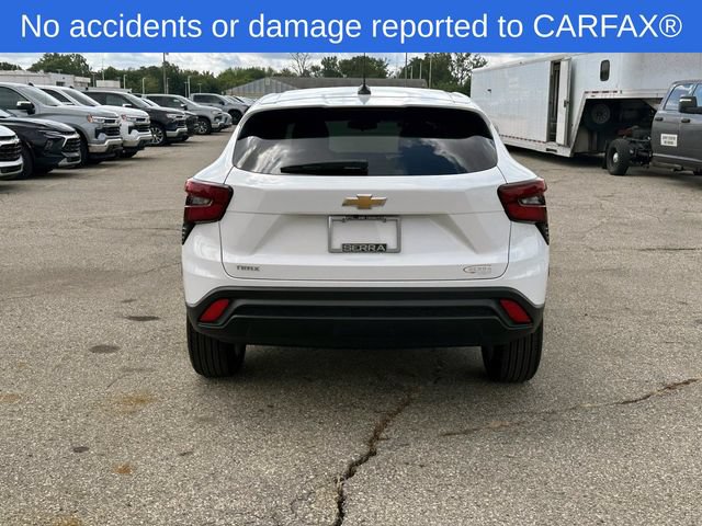 Certified 2024 Chevrolet Trax LS w/ LS Convenience Package FWD image 4