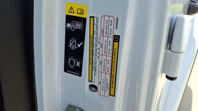 Used 2025 Jeep Wrangler Sahara image 30