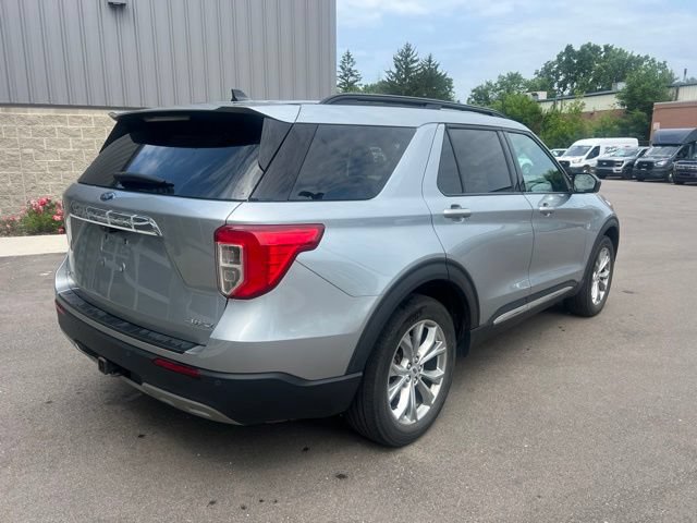 Used 2023 Ford Explorer XLT w/ Equipment Group 202A AWD/4WD image 5
