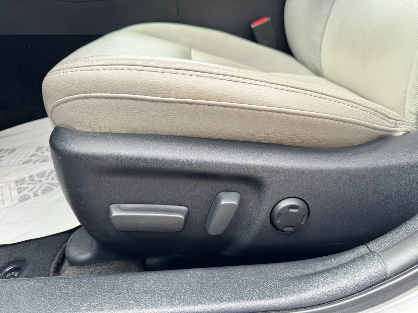 Used 2018 Toyota Avalon XLE Premium w/ Carpet Mat Package FWD image 16