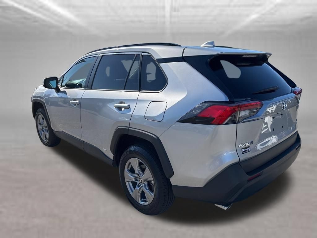 Used 2024 Toyota RAV4 XLE AWD/4WD image 8