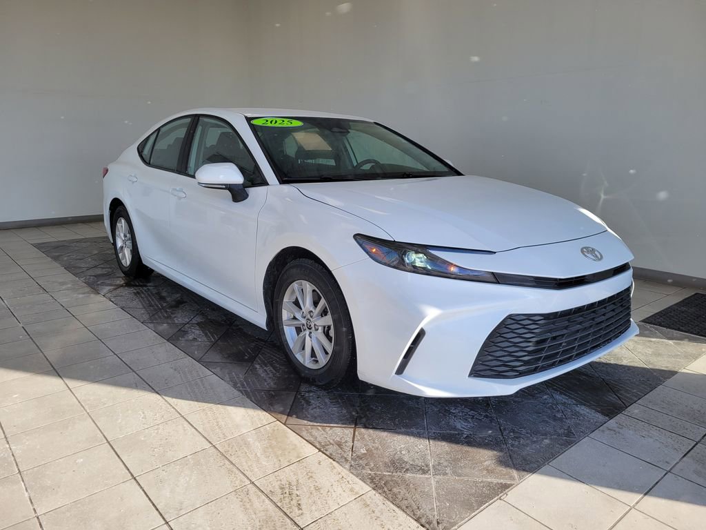Used 2025 Toyota Camry LE image 1