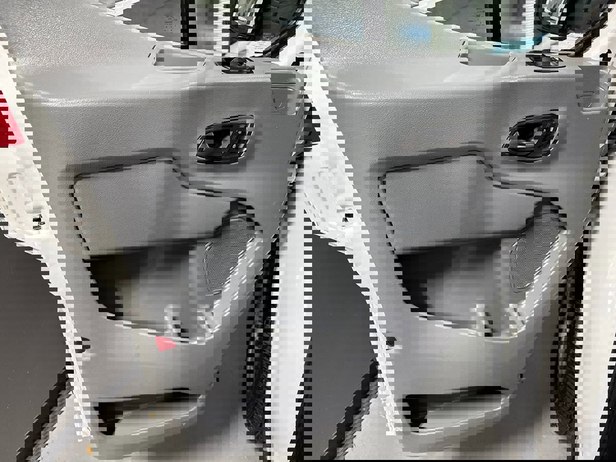 Used 2018 Ford Transit 250 138 image 10