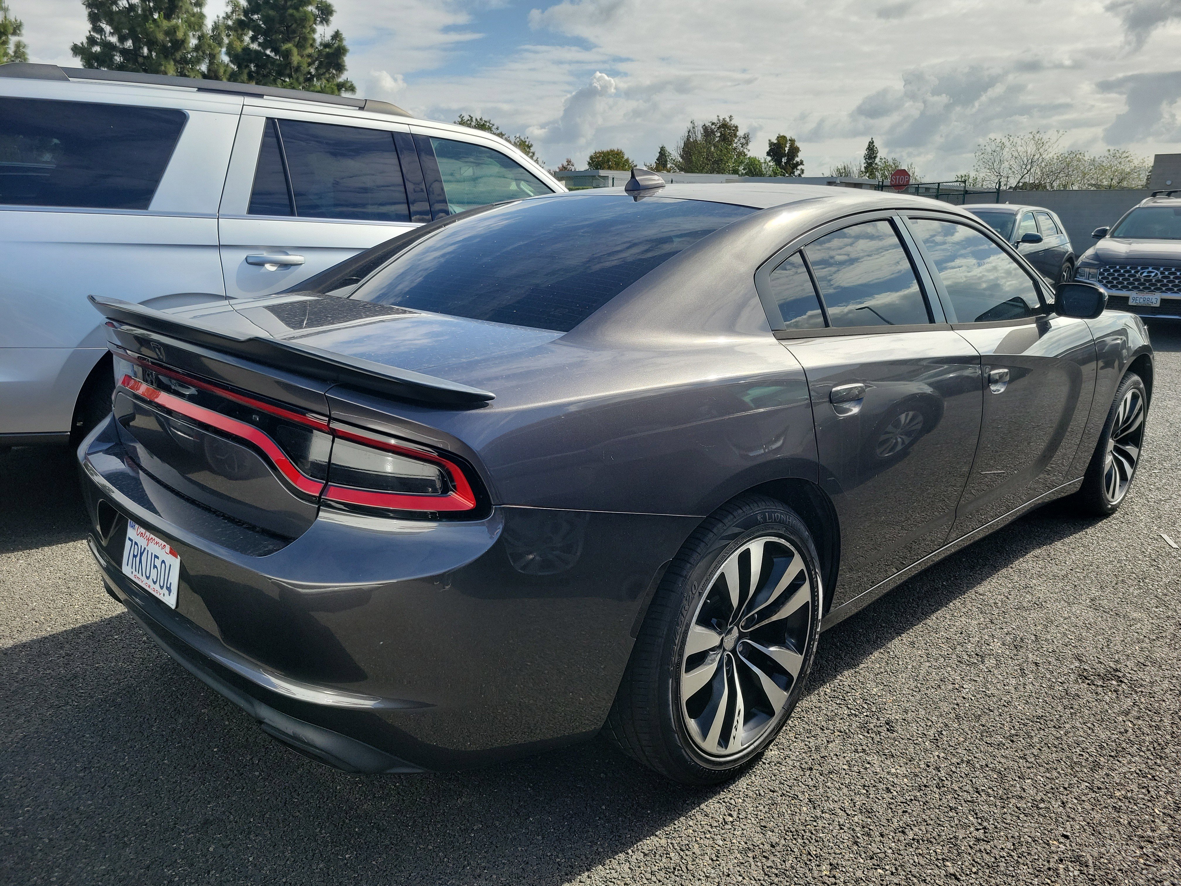 Used 2016 Dodge Charger SXT w/ Navigation & Travel Group RWD image 5