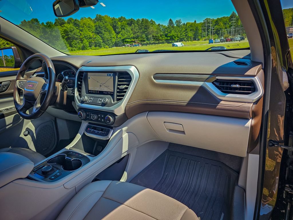Used 2020 GMC Acadia SLT w/ LPO, Floor Liner Package FWD image 44