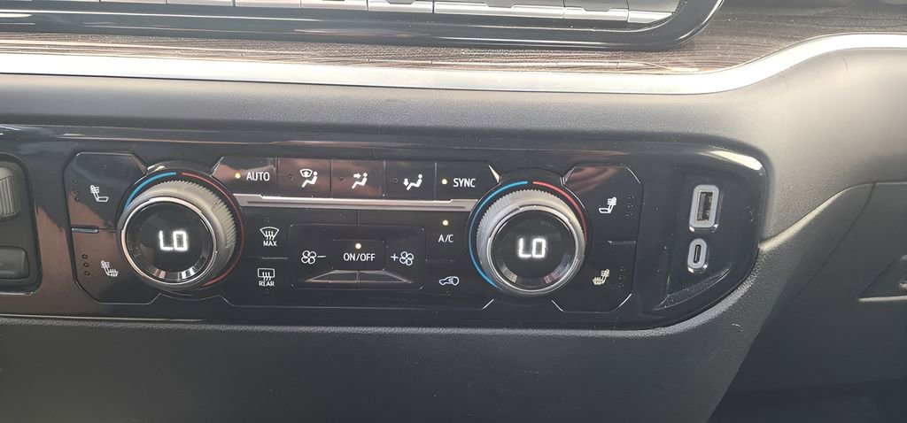 Used 2025 Chevrolet Silverado 2500 LT w/ Convenience Package image 35