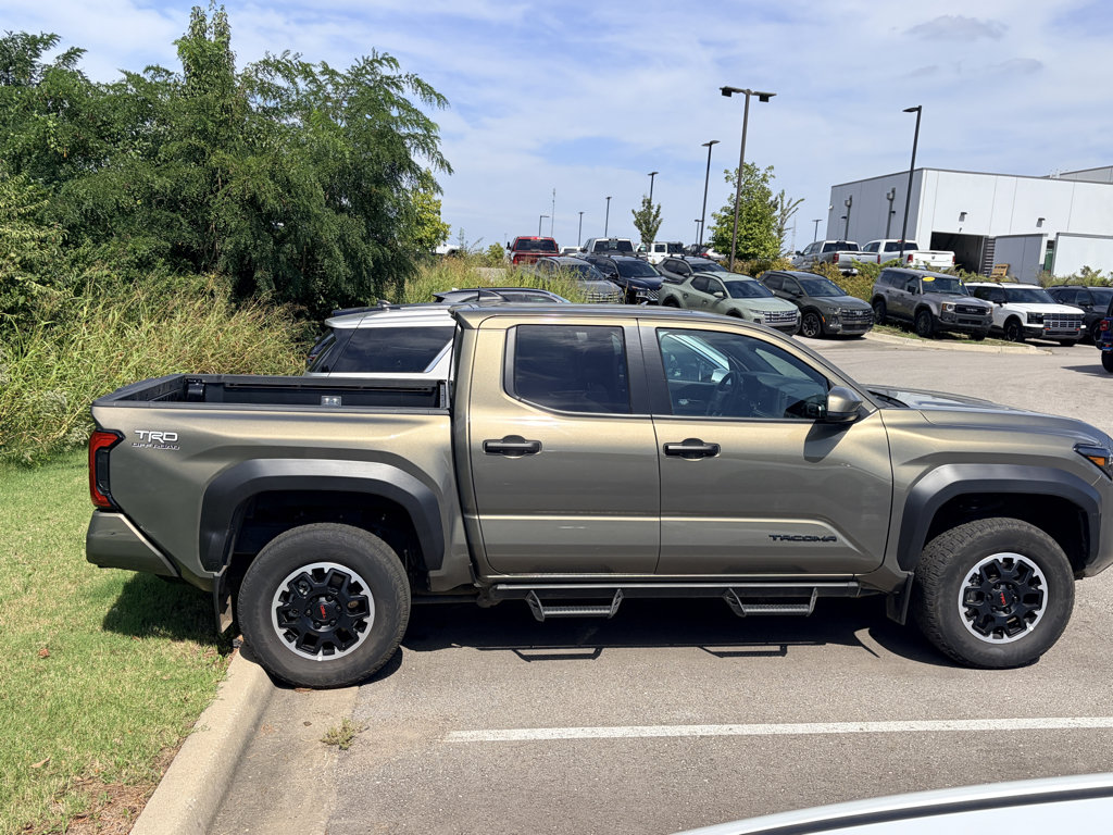 Used 2024 Toyota Tacoma TRD Off-Road AWD/4WD image 5