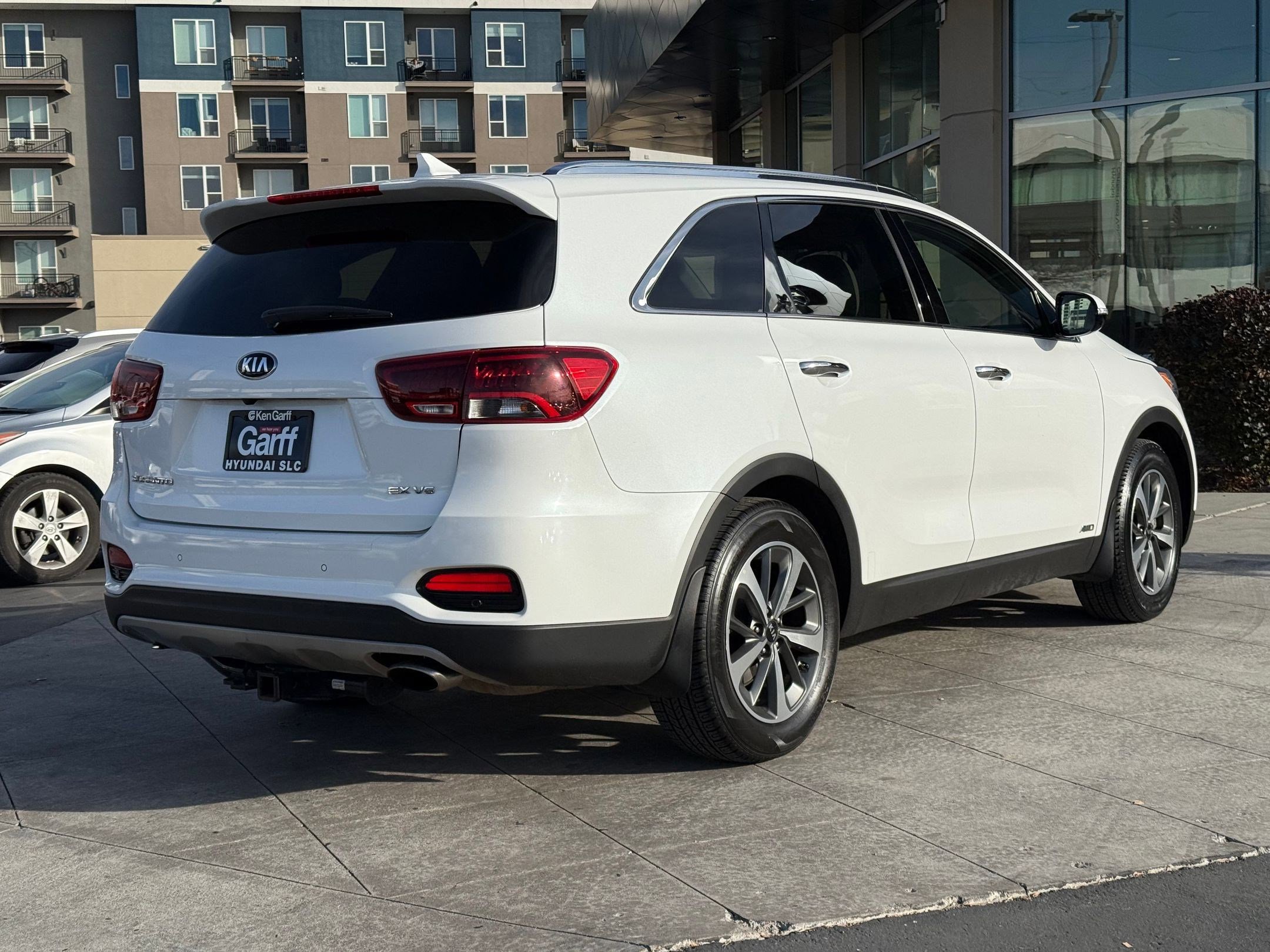 Used 2019 Kia Sorento EX w/ EX Touring Package image 3