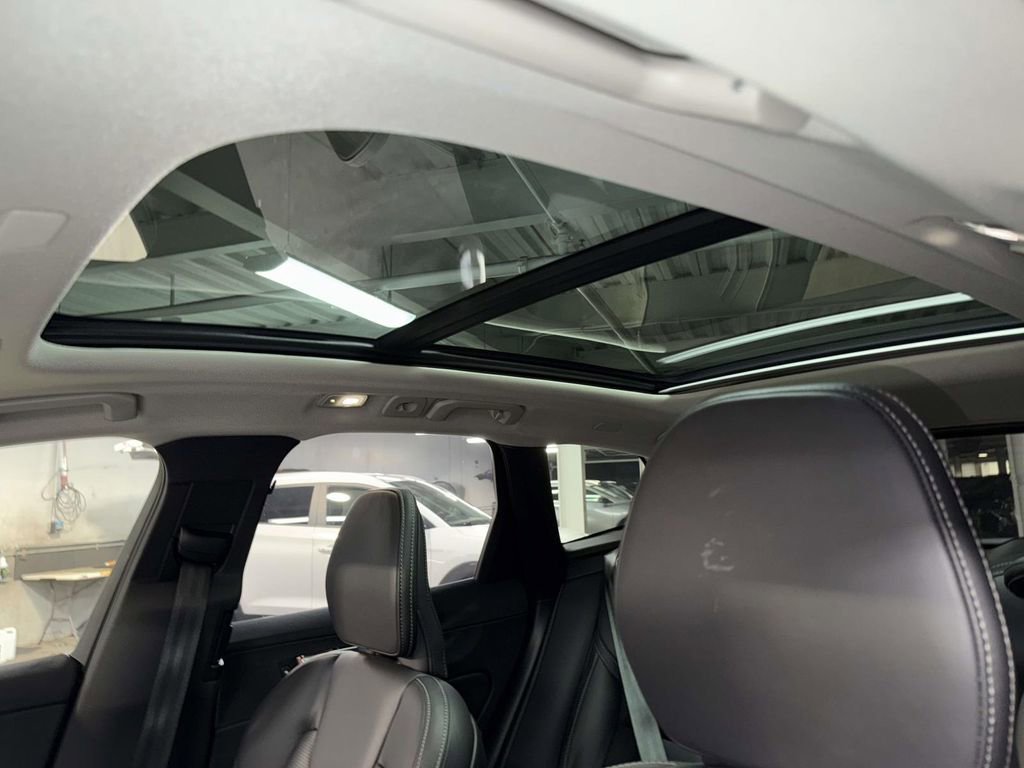Used 2024 Volvo XC60 T8 Ultimate w/ Climate Package image 22