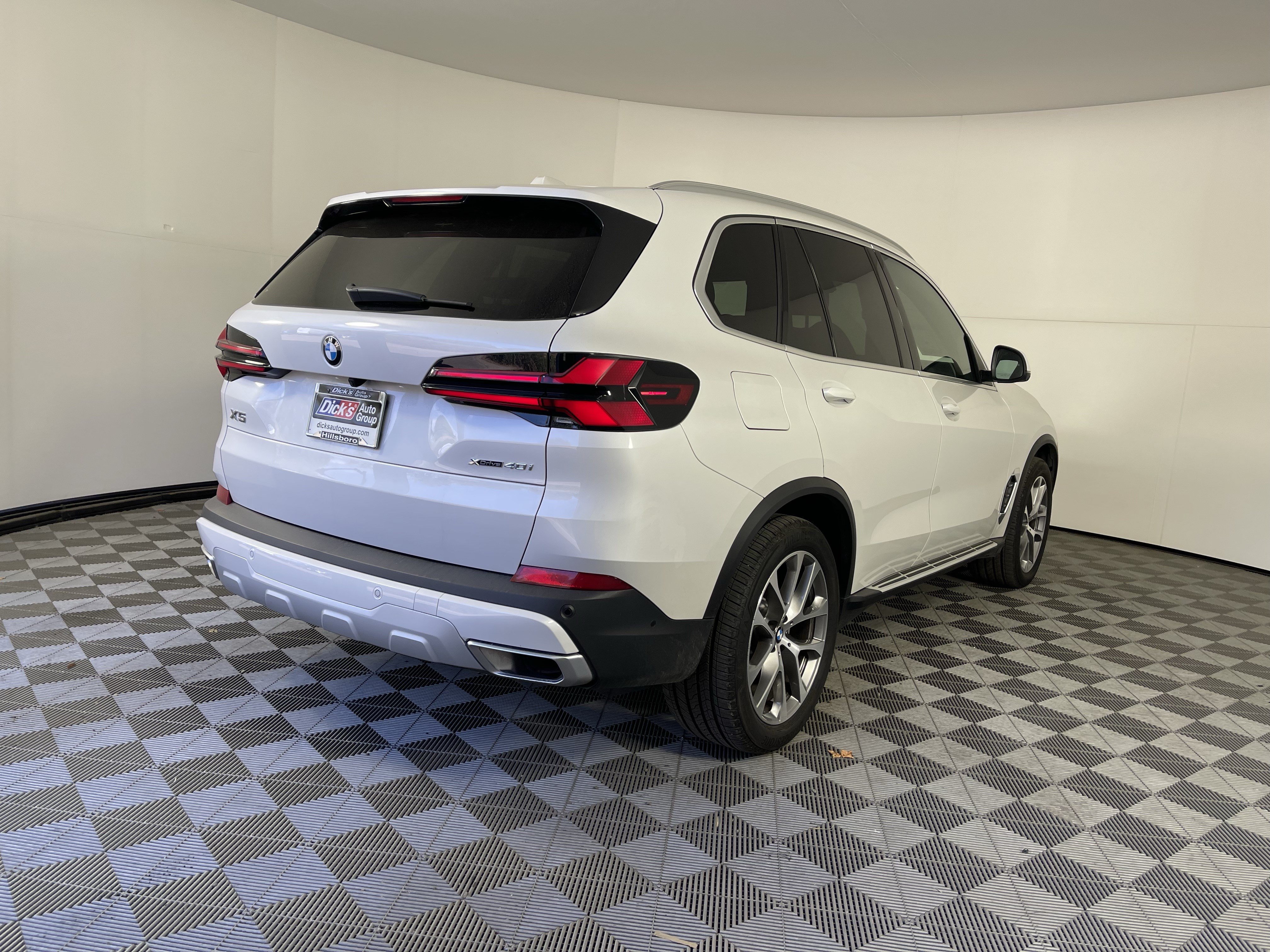 Used 2026 BMW X5 xDrive40i w/ Premium Package AWD/4WD image 5