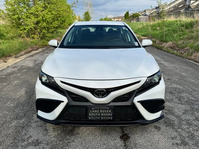 Used 2024 Toyota Camry SE FWD image 3