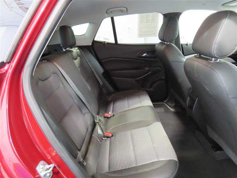 Used 2025 Chevrolet Trax LT w/ LT Convenience Package FWD image 31