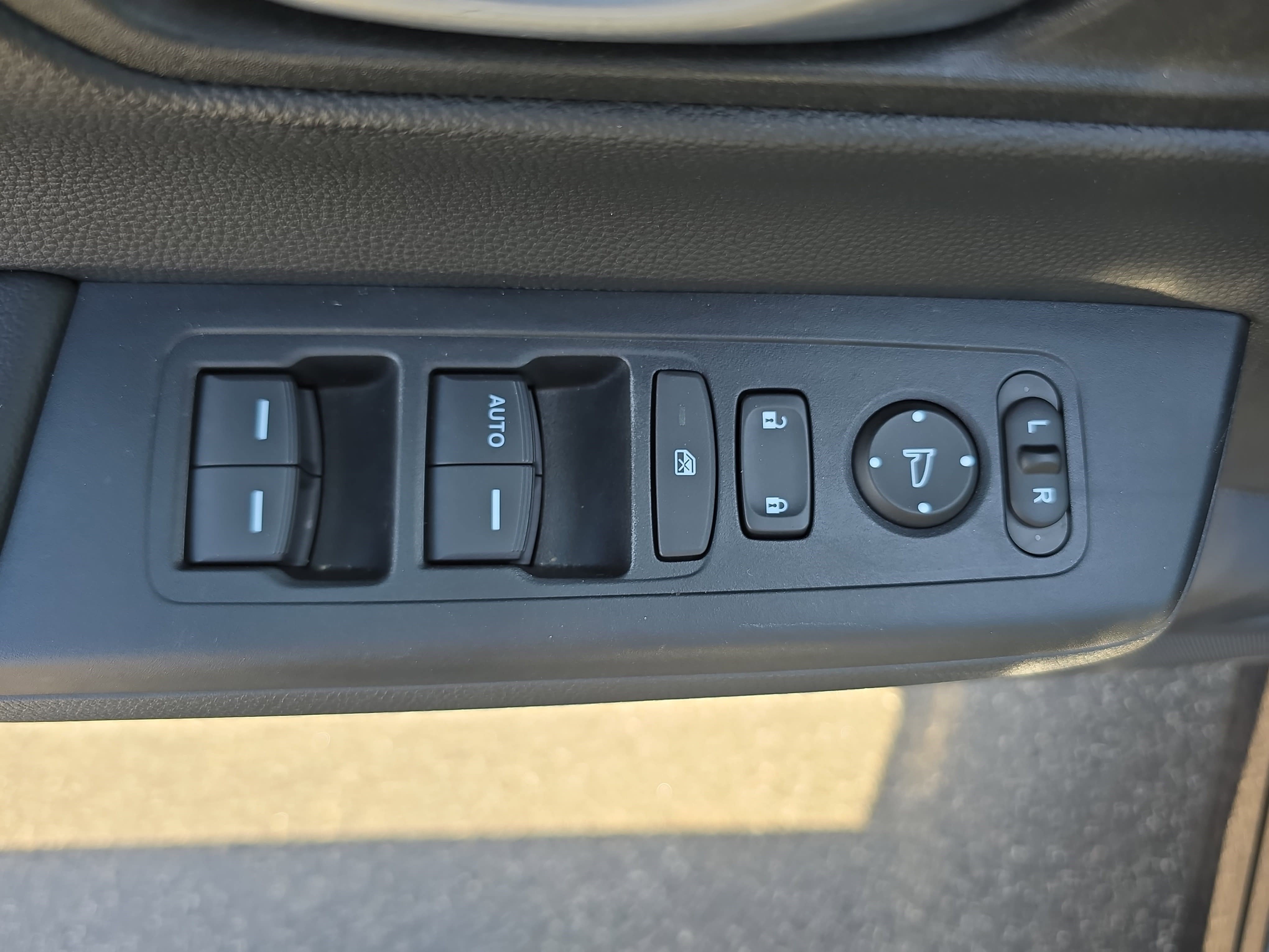 Used 2023 Honda CR-V LX image 28