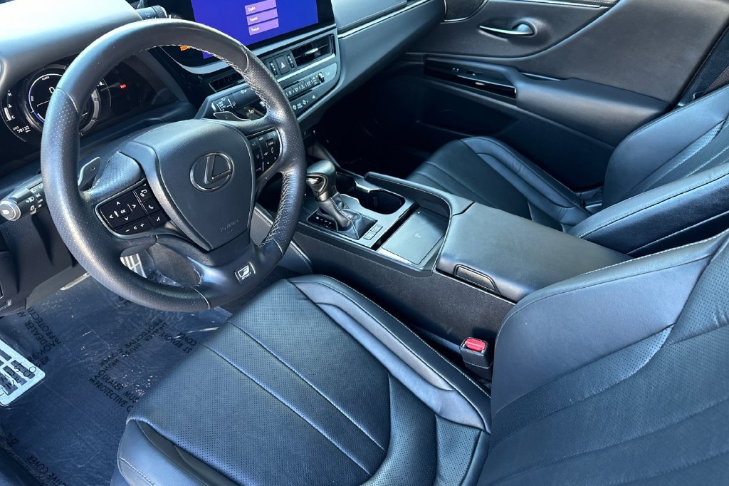 Used 2024 Lexus ES 300h F Sport w/ Accessory Package (Z2) FWD image 9
