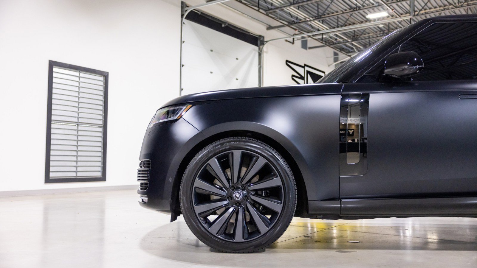 Used 2024 Land Rover Range Rover SV image 18