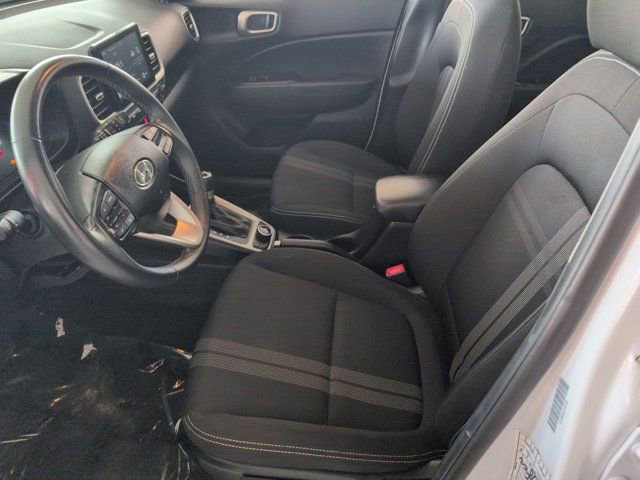 Used 2025 Hyundai Venue SEL FWD image 23