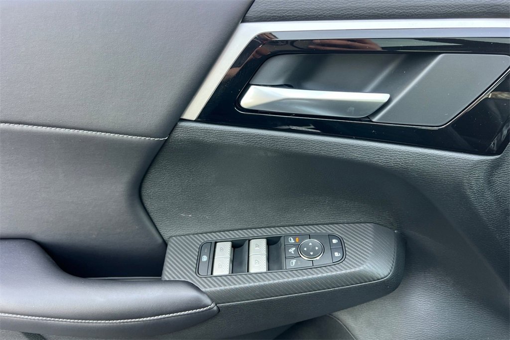 New 2025 Mitsubishi Outlander SE image 12