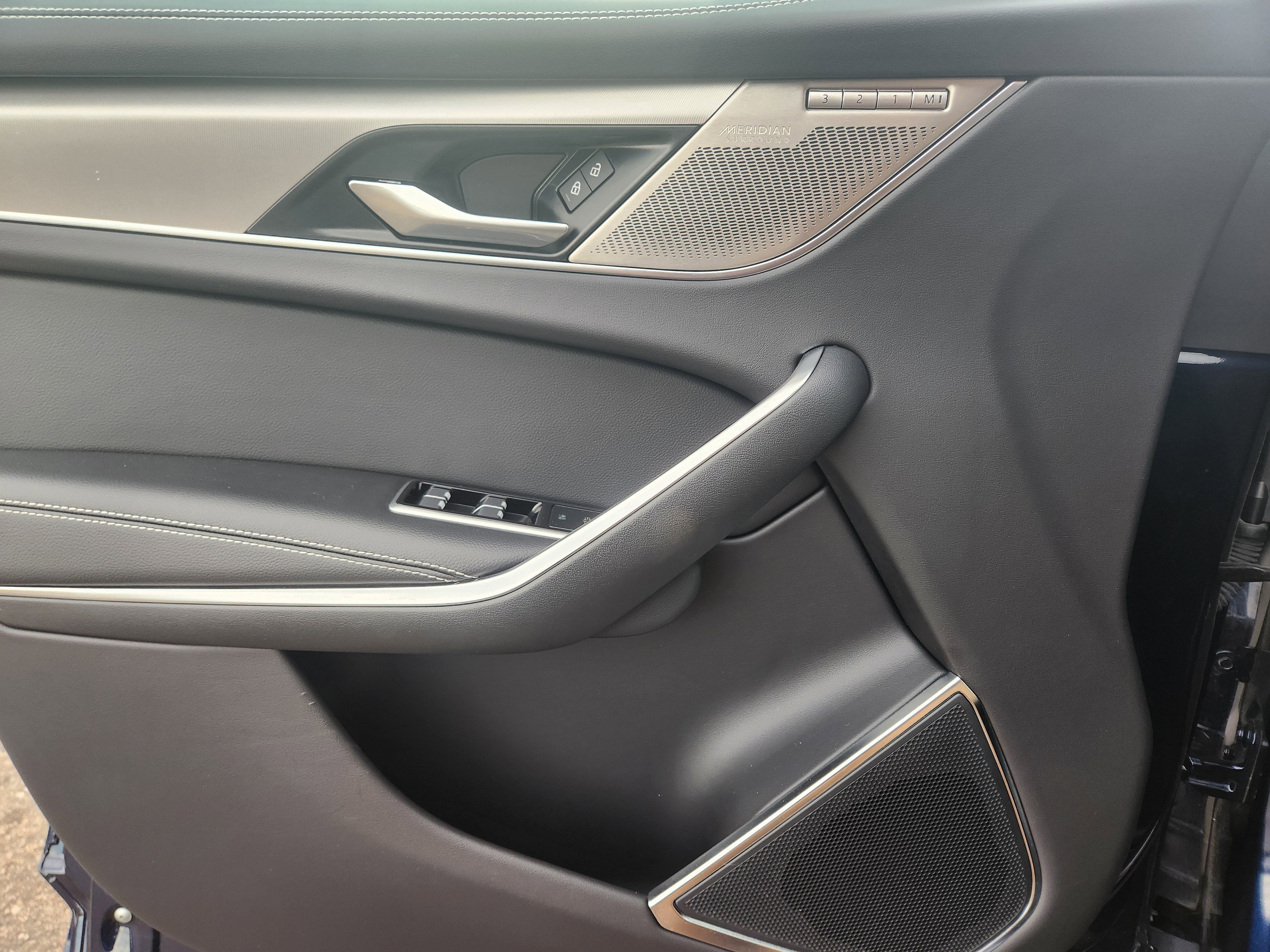 Used 2024 Jaguar F-PACE R-Dynamic S image 12