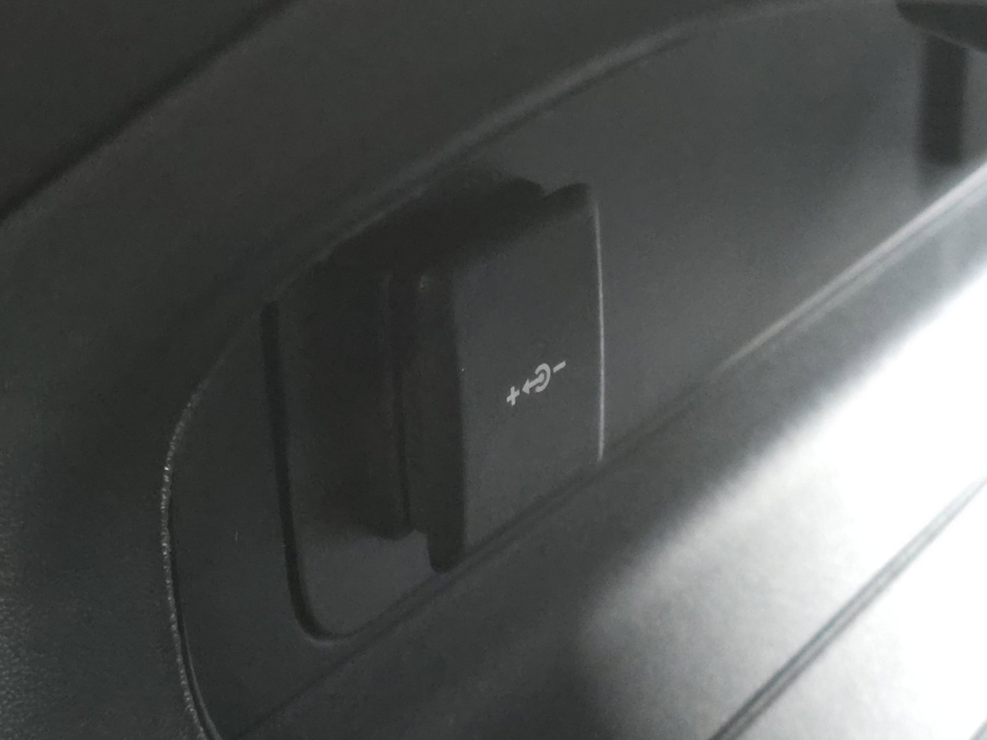 New 2026 Land Rover Defender 110 X-Dynamic SE image 10