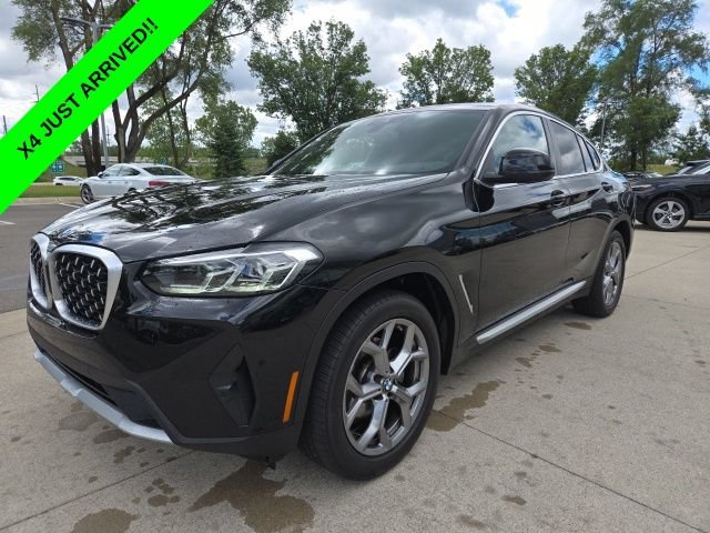 Used 2024 BMW X4 xDrive30i w/ Premium Package AWD/4WD image 3