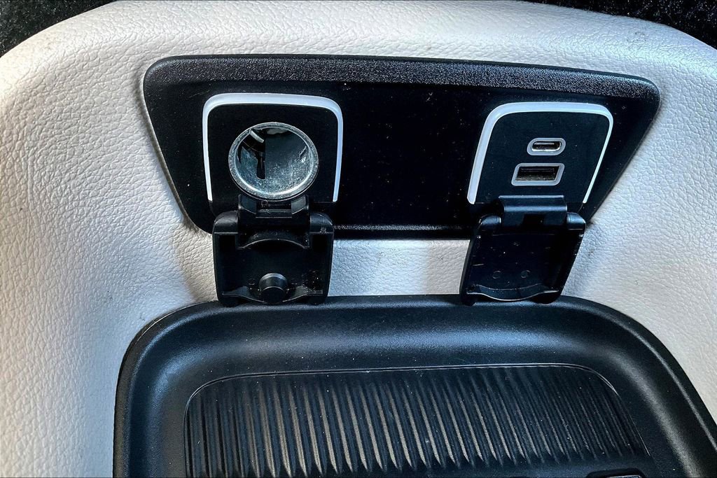 Used 2021 Chrysler Pacifica Touring-L image 33