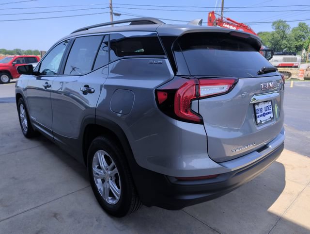 Used 2024 GMC Terrain SLE w/ Driver Convenience Package FWD image 6