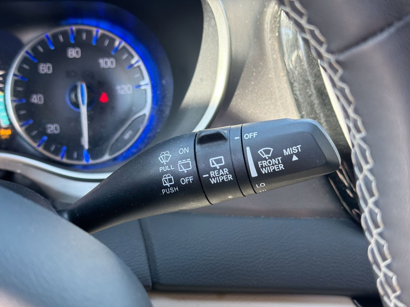 Used 2023 Chrysler Pacifica Touring-L FWD image 29