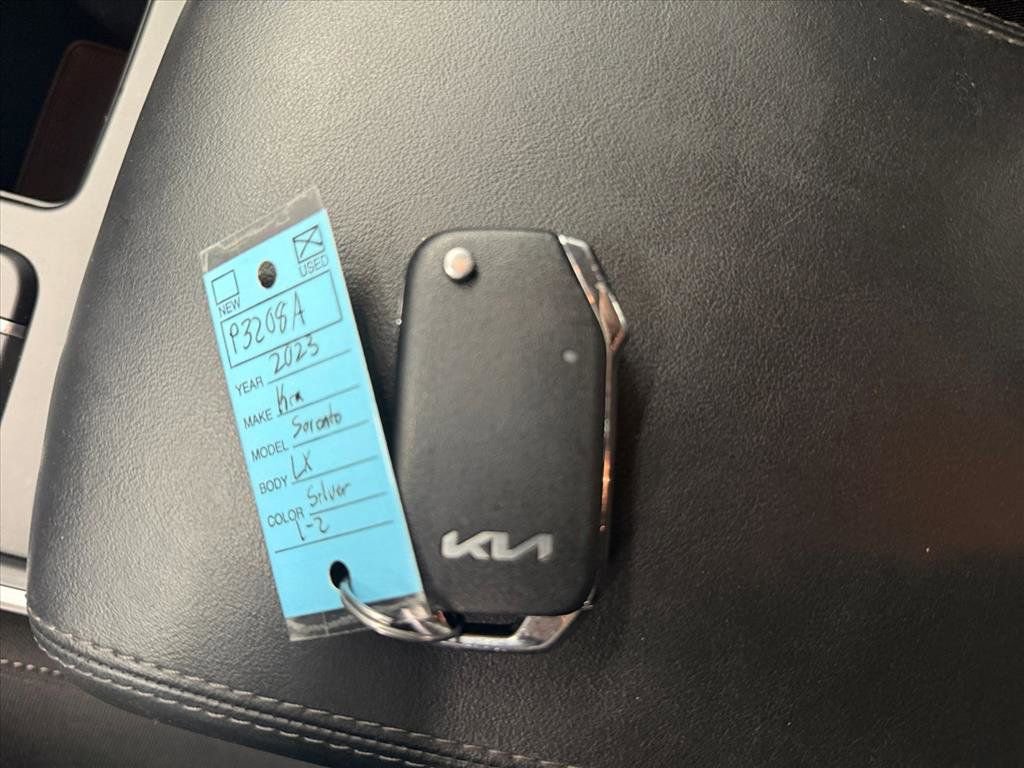 Used 2023 Kia Sorento LX image 26