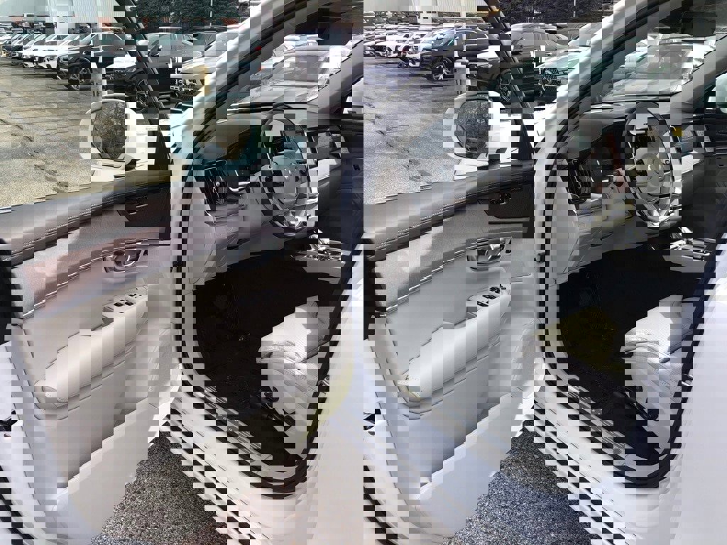 New 2026 Volvo XC90 B6 Ultra w/ Protection Package image 11