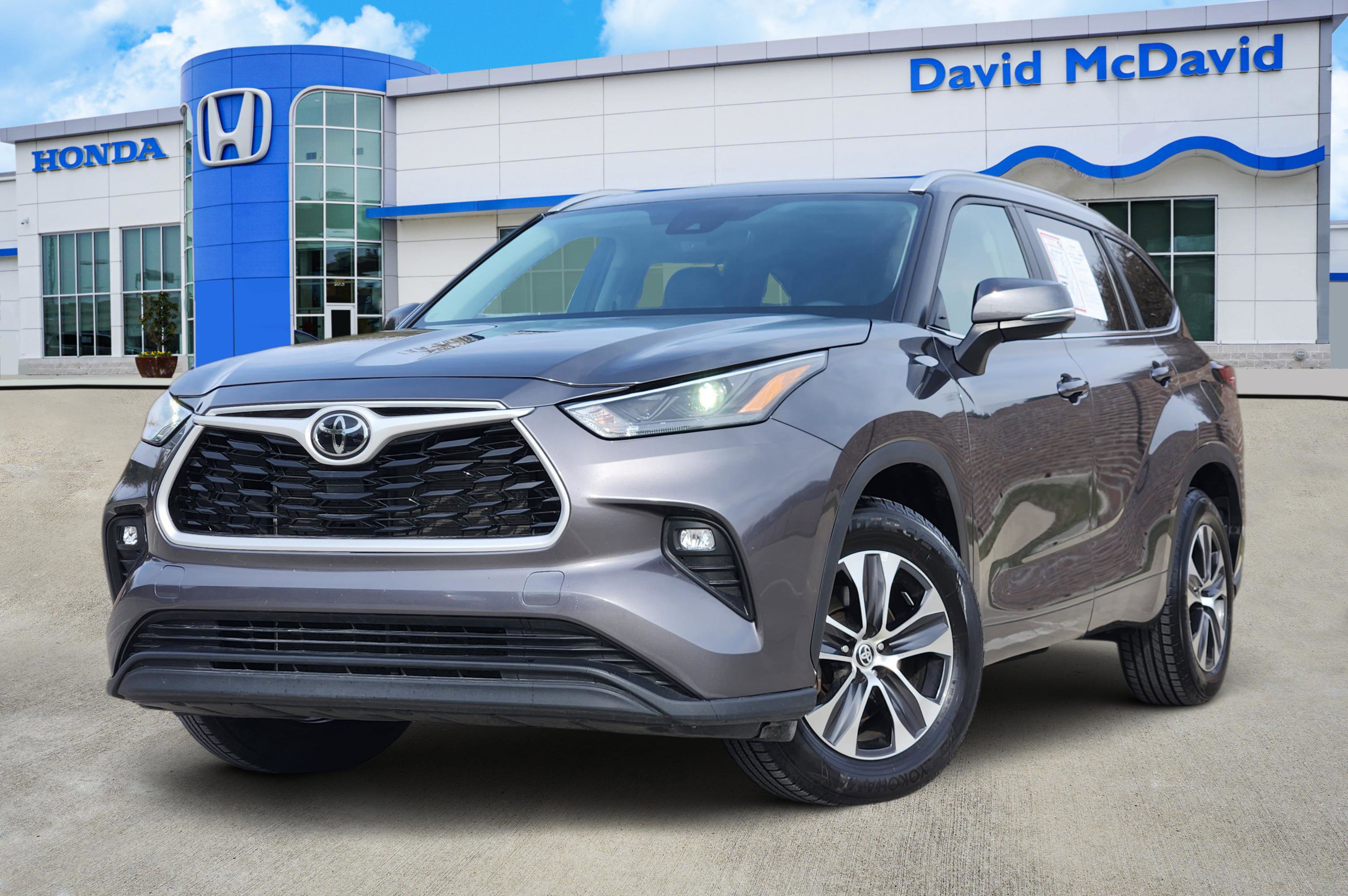 Used 2024 Toyota Highlander XSE image 1