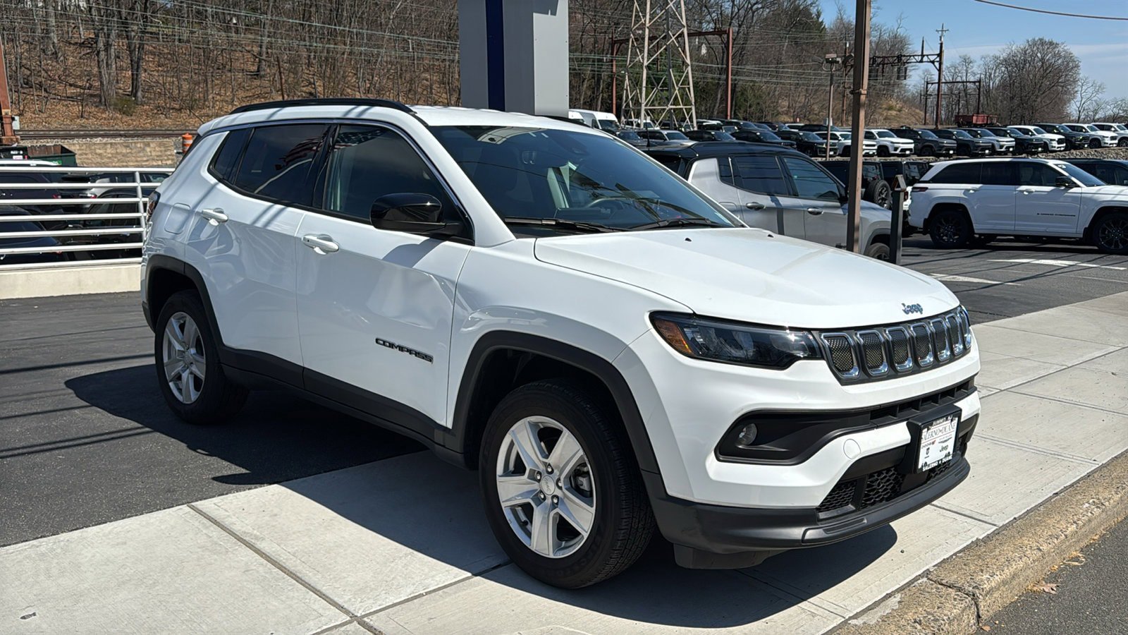 Certified 2022 Jeep Compass Latitude w/ Convenience Group AWD/4WD image 3