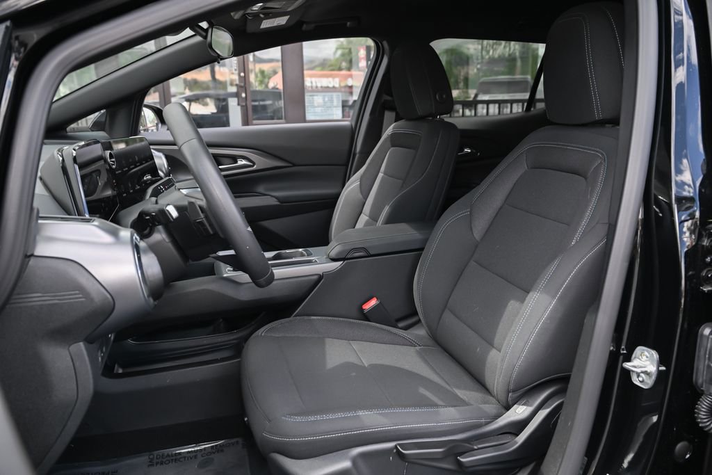 Used 2026 Chevrolet Equinox EV LT w/ LPO, Blackout Package FWD image 16