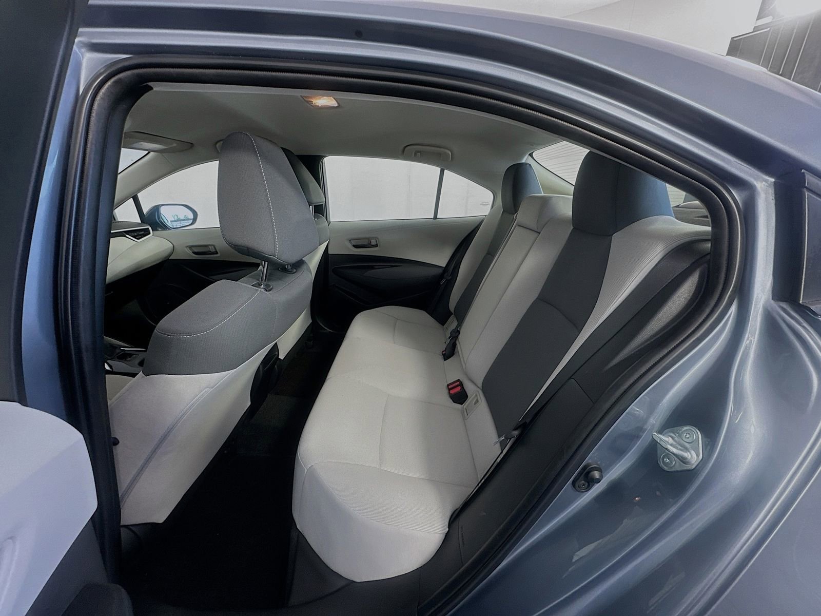 Used 2022 Toyota Corolla LE FWD image 22
