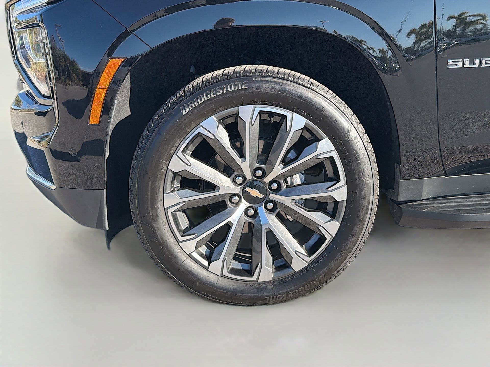 Used 2025 Chevrolet Suburban High Country image 43