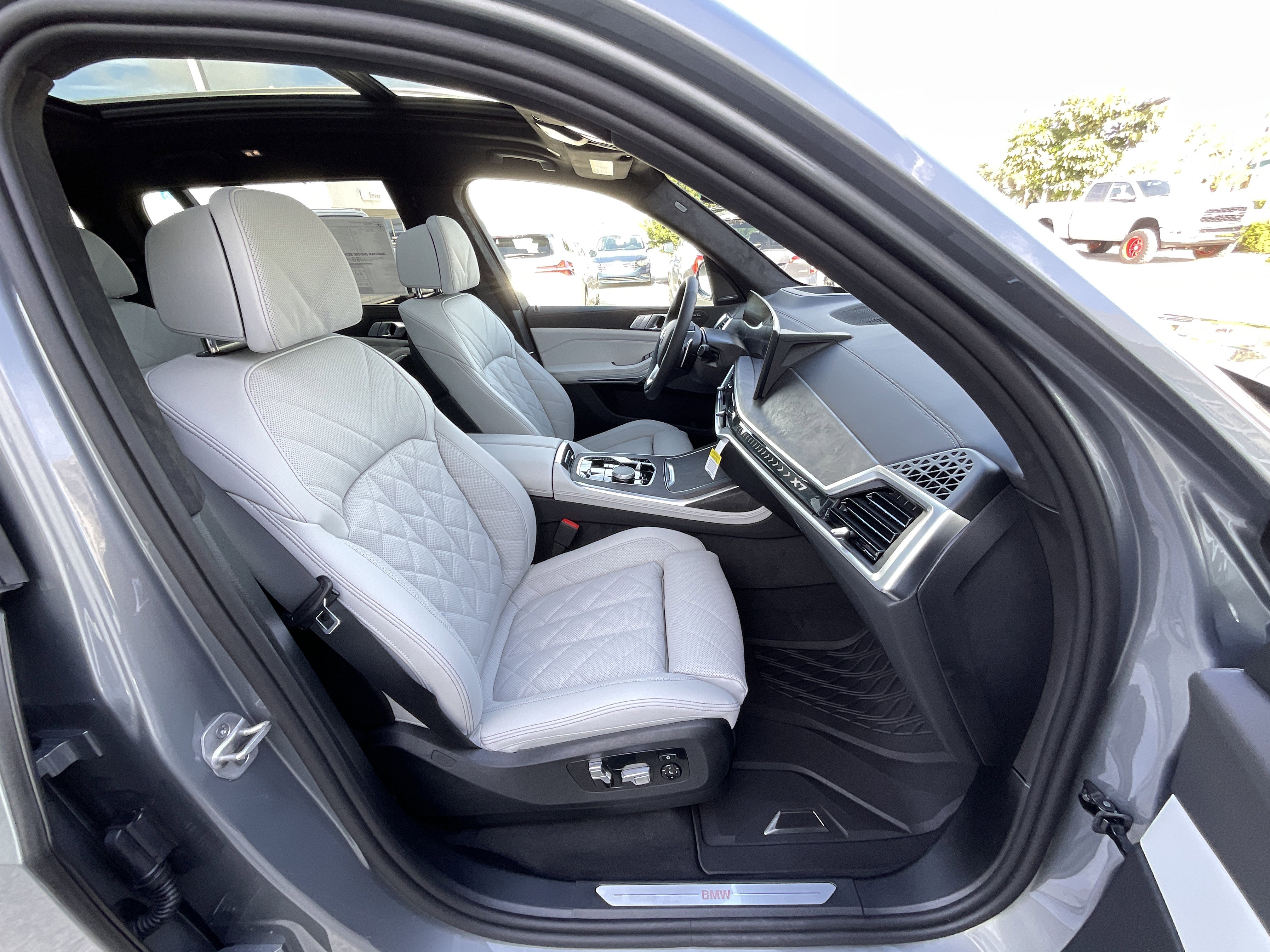 New 2026 BMW X7 xDrive40i w/ Premium Package image 22