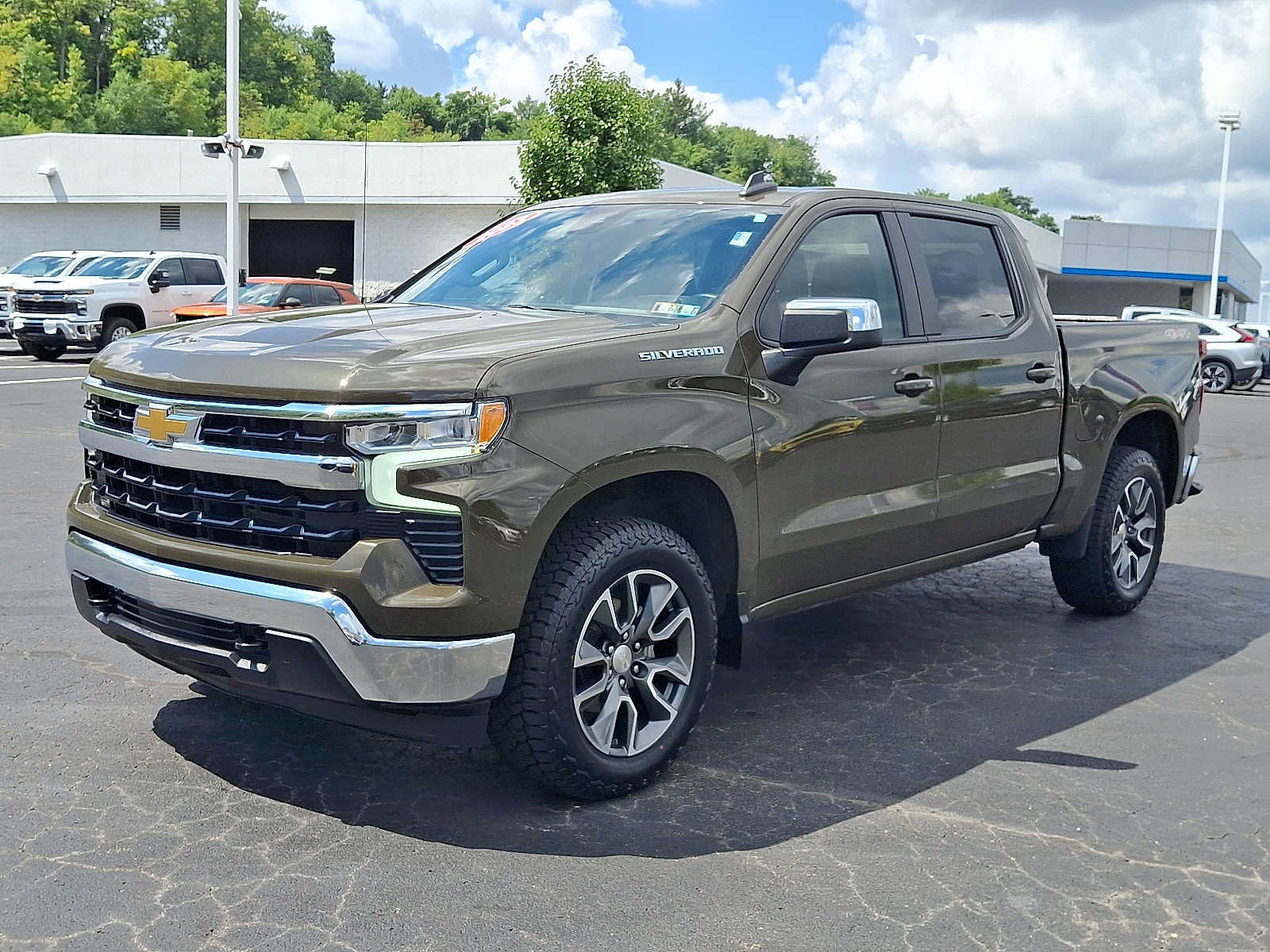 Used 2023 Chevrolet Silverado 1500 LT AWD/4WD image 3