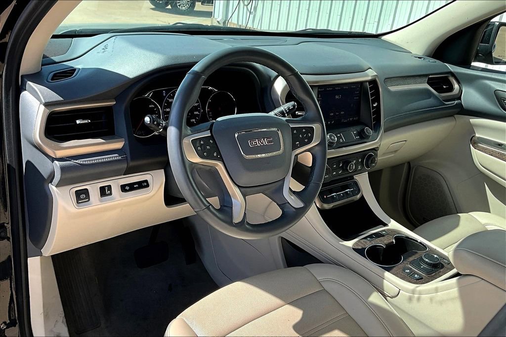 Used 2023 GMC Acadia Denali image 16
