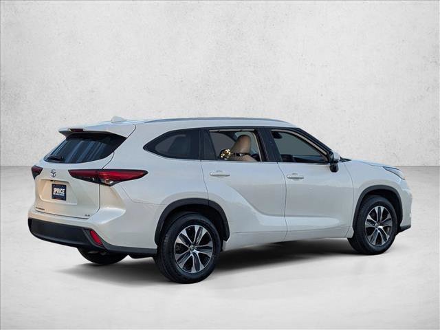 Used 2020 Toyota Highlander XLE image 4