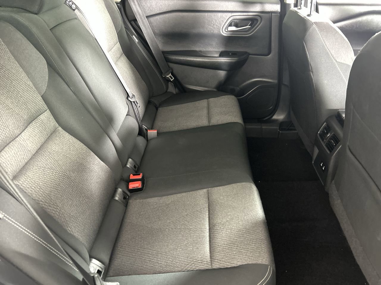 Used 2025 Nissan Rogue SV AWD/4WD image 24