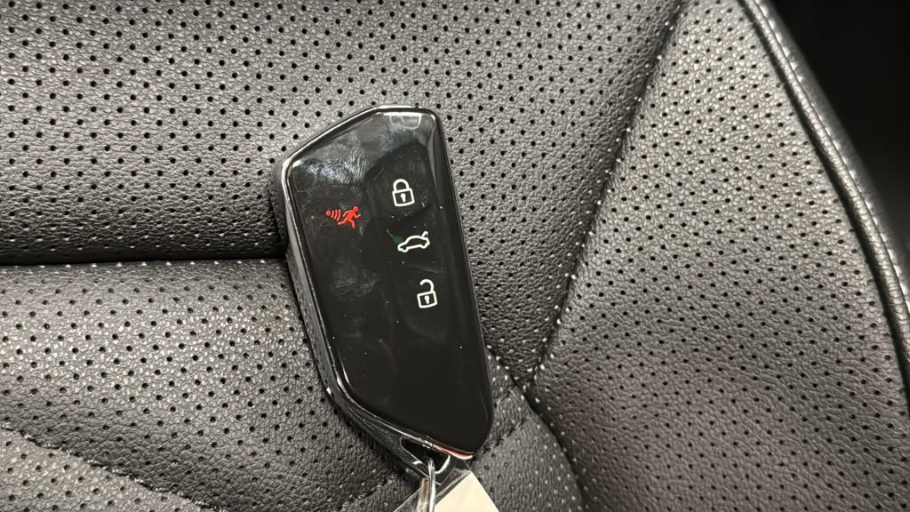 Used 2025 Volkswagen Atlas SE image 38