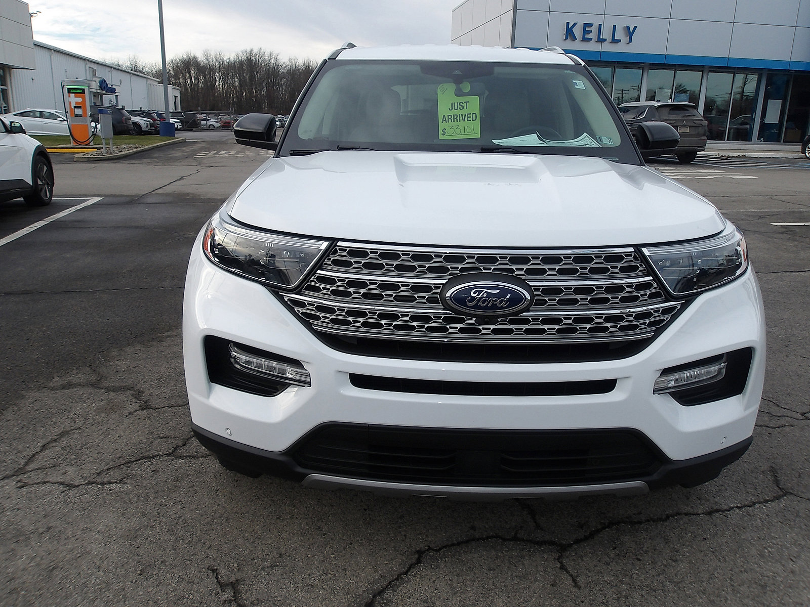 Used 2023 Ford Explorer Limited image 2