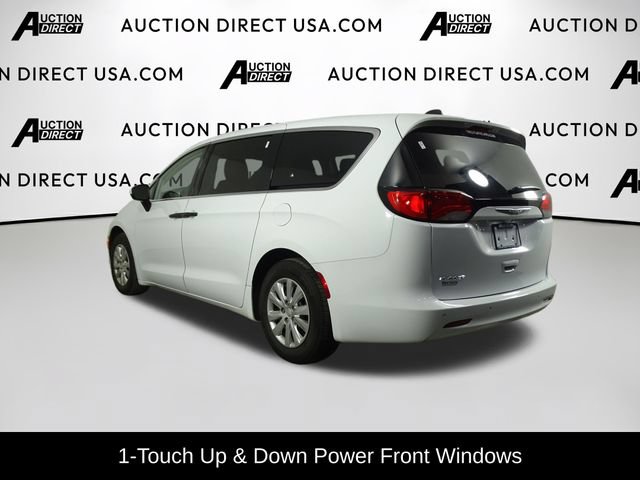 Used 2021 Chrysler Voyager L FWD image 5