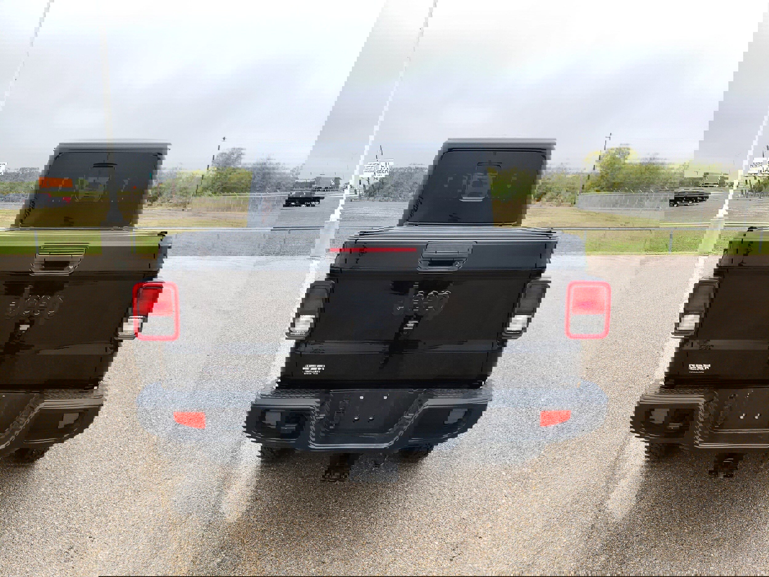 Used 2021 Jeep Gladiator Sport image 7