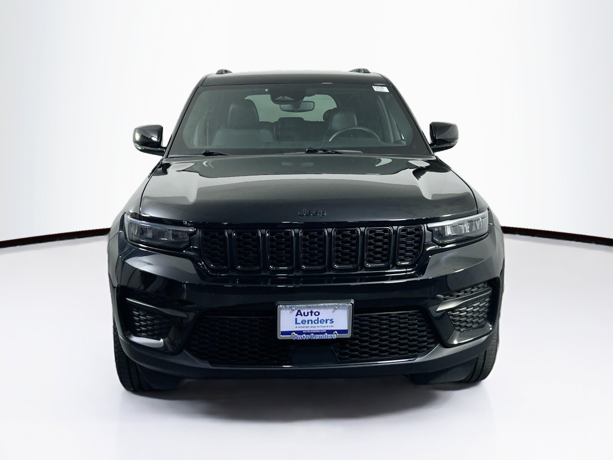 Used 2023 Jeep Grand Cherokee Altitude AWD/4WD image 2