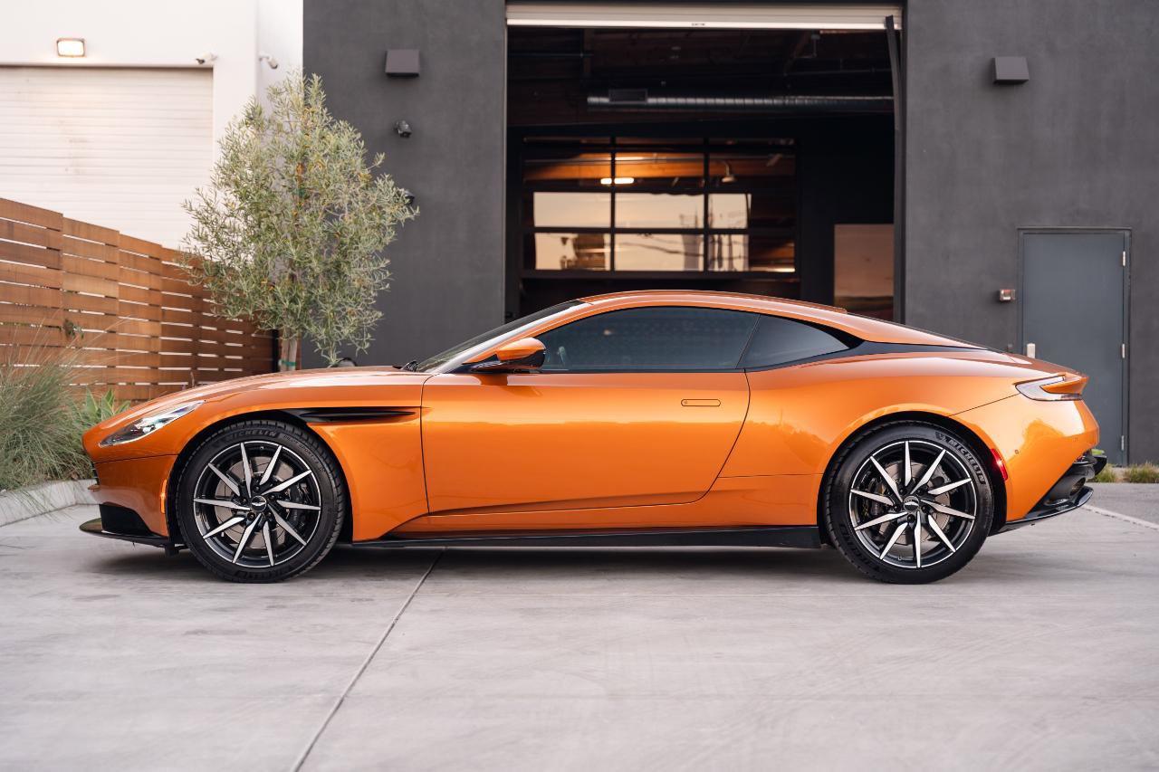 Used 2018 Aston Martin DB11 Coupe image 10