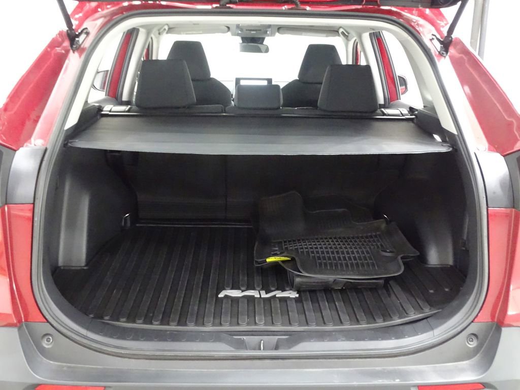 Used 2023 Toyota RAV4 LE image 11