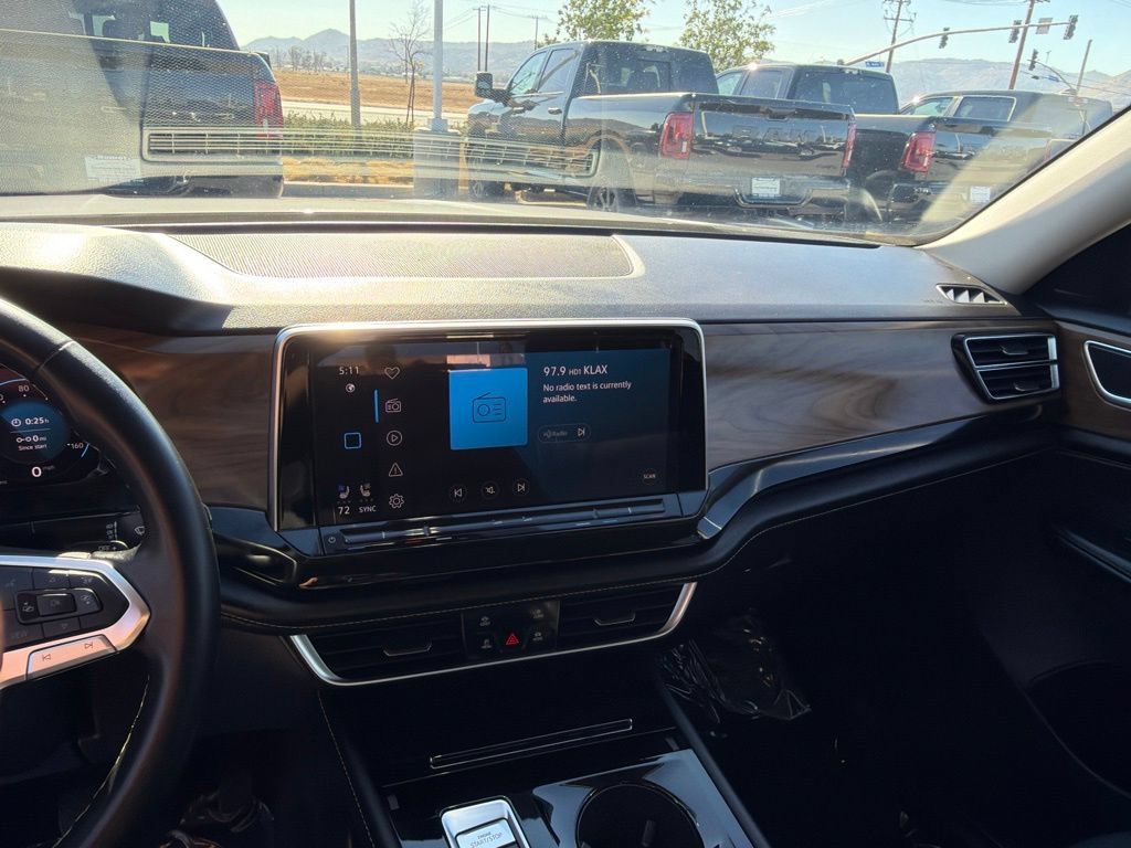 Used 2024 Volkswagen Atlas SE AWD/4WD image 19