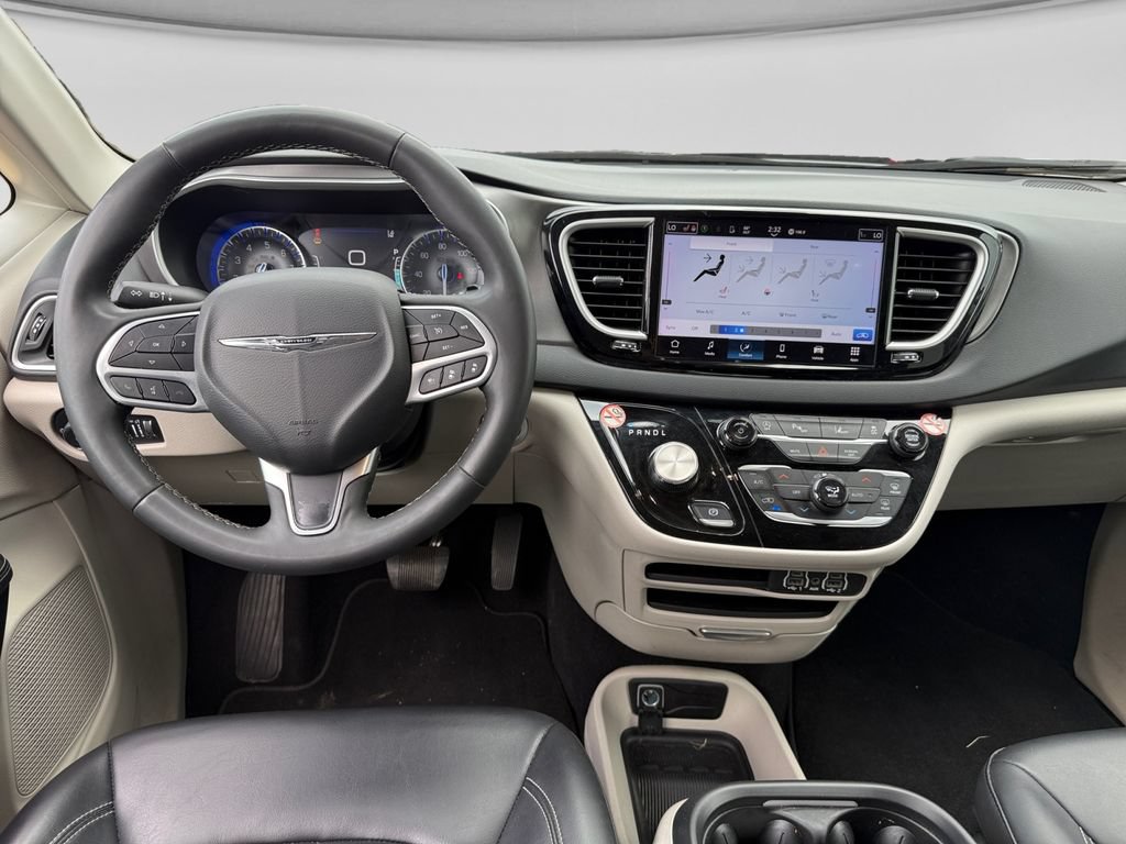 Used 2024 Chrysler Pacifica Touring-L FWD image 24