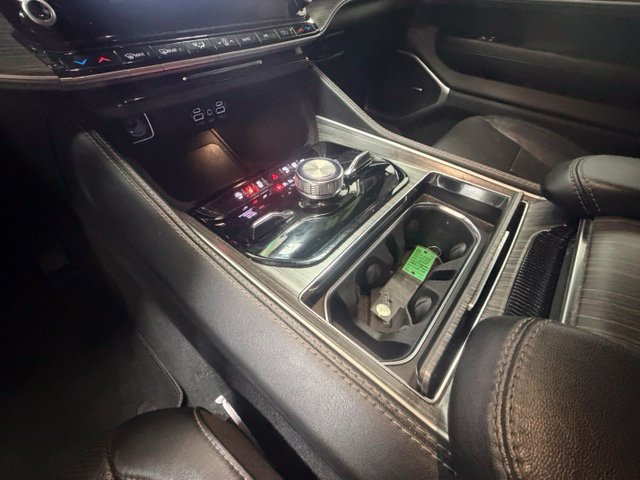 Used 2024 Jeep Wagoneer Series III AWD/4WD image 19