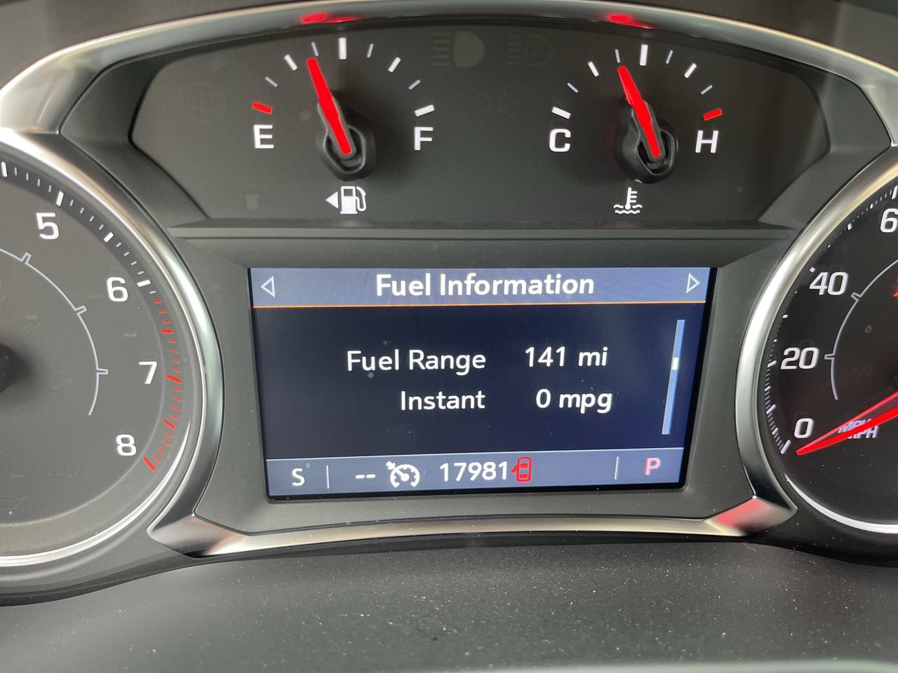 Used 2023 GMC Acadia SLT w/ Preferred Package FWD image 12
